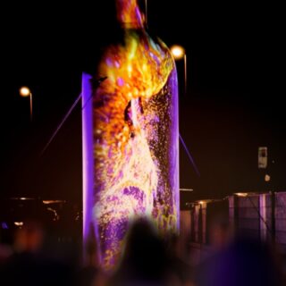 La fête des Terrasses à @cellier_lou_bassaquet !

Les vignobles du terroir ont défilé en panoramas lumineux, les étiquettes se sont animées comme des signatures géantes, et la structure s’est enveloppée de formes abstraites et de particules scintillantes.

Une scénographie immersive où le vin devient image, le vignoble devient scène, et la bouteille devient un véritable temps fort visuel.

🍷✨ Un spectacle lumineux qui célèbre le domaine à échelle monumentale.

#provence #artnumerique #vignoble #evenementiel